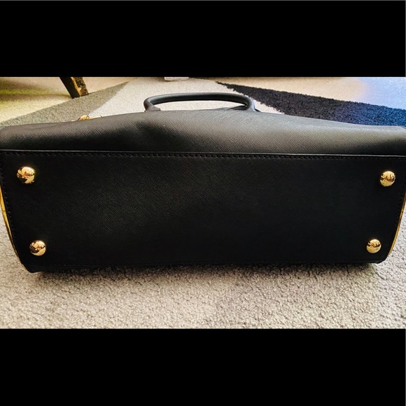 Michael Kors Hamilton Satchel/Tote - Picture 8 of 9